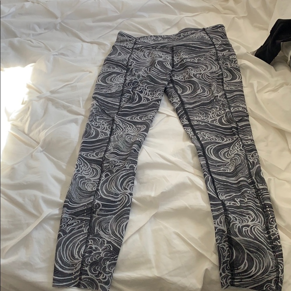 Lululemon size 6 Seawheeze exclusive 3/4 length